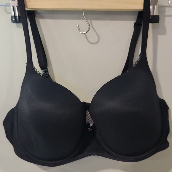 Victoria's Secret Black Bra with Molded Cups and Underwire - Picture 1 of 10